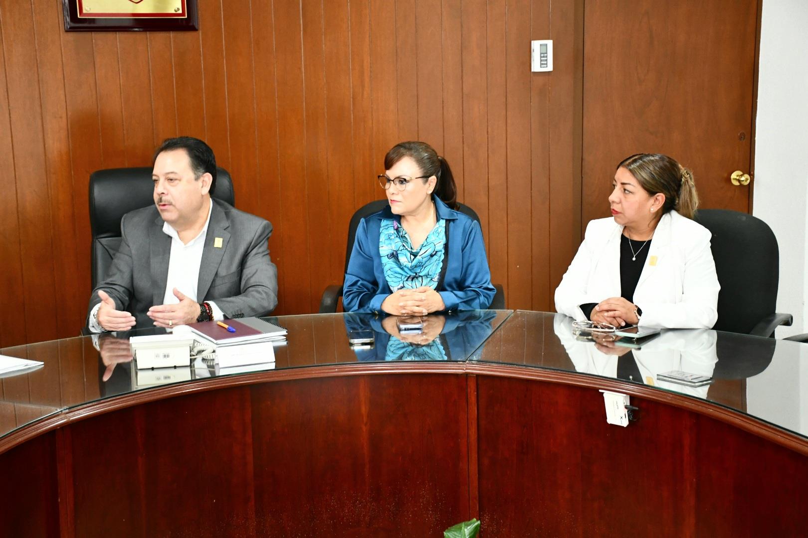 Reunión de trabajo con el Lic. Juan Gerardo  Lopez Hernandez, Director de Prestaciones Economicas  y Sociales, Tema EBDIS